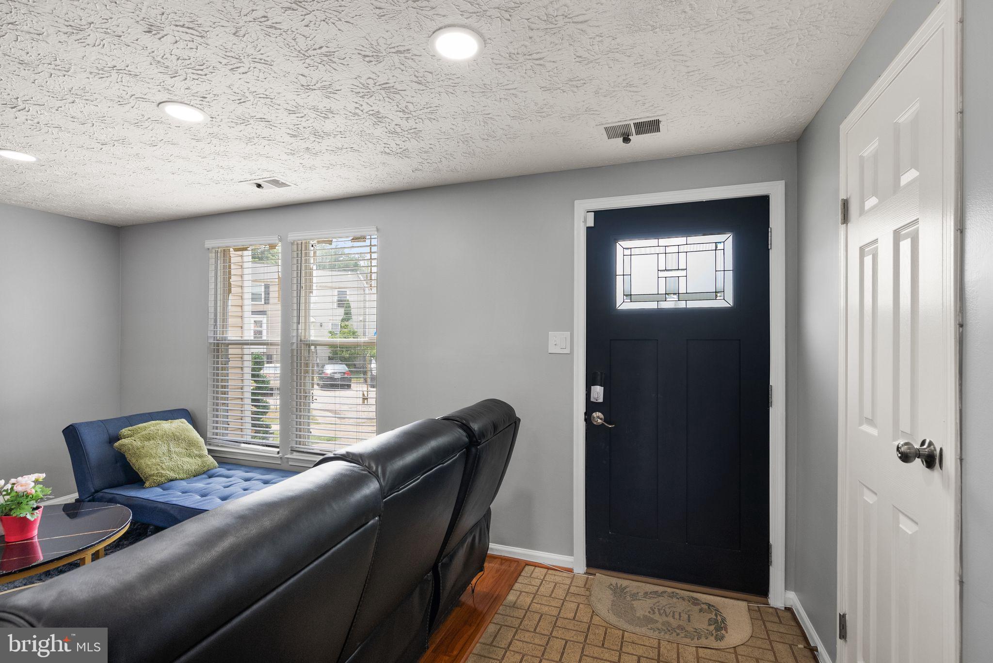 6951 Villa-Del-Rey Court Springfield, VA 22150 - Photo 5 of 35