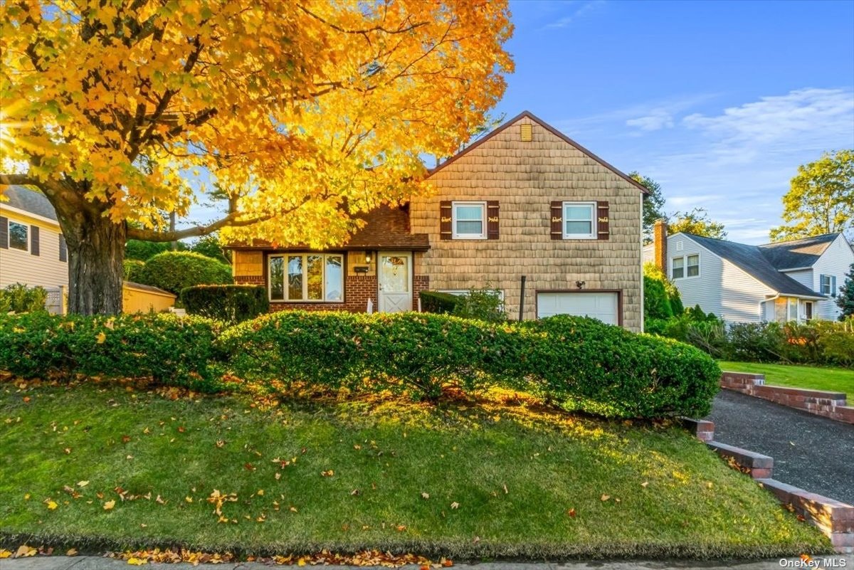 14 Edgewood Gate, Unit GATE Plainview, NY 11803 - Photo 1 of 1 a view of a yard in front of house