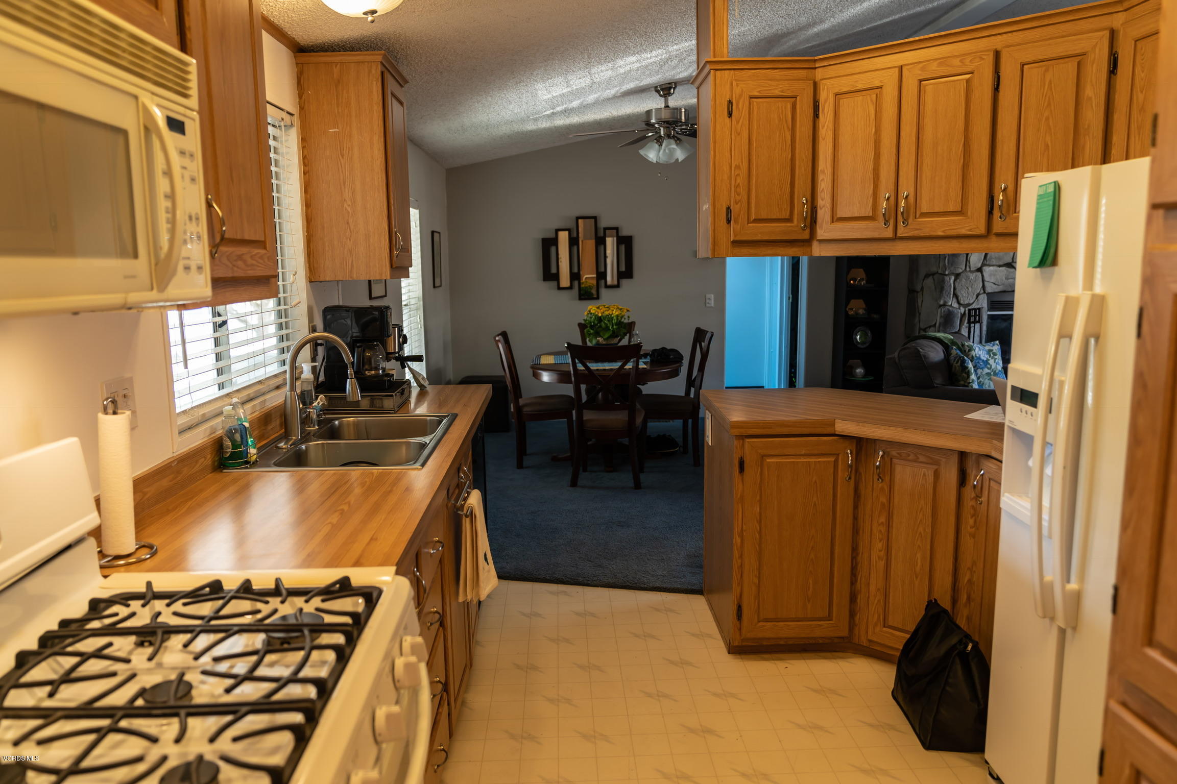 1550 Rory Lane, Unit 60 Simi Valley, CA 93063 - Photo 12 of 20 92F9BC2C-5875-456F-8AD5-107D1D65DD74