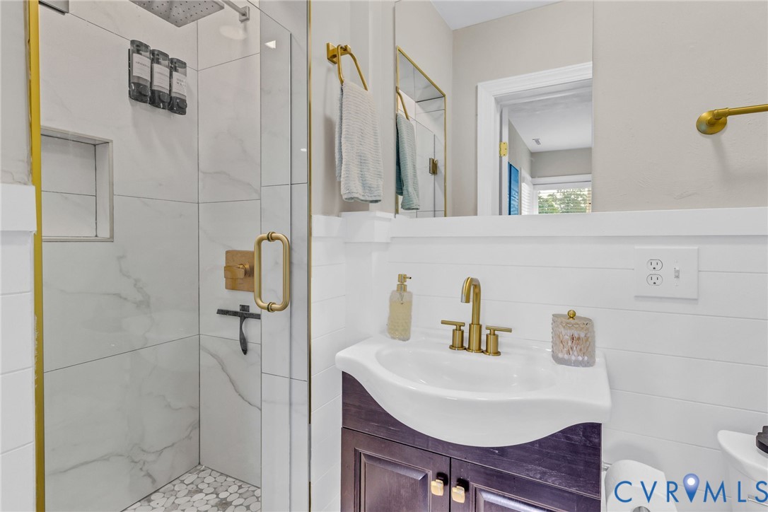 560 Eubank Landing Road Topping, VA 23169 - Photo 24 of 50 Attached full bath w/ tiles shower!