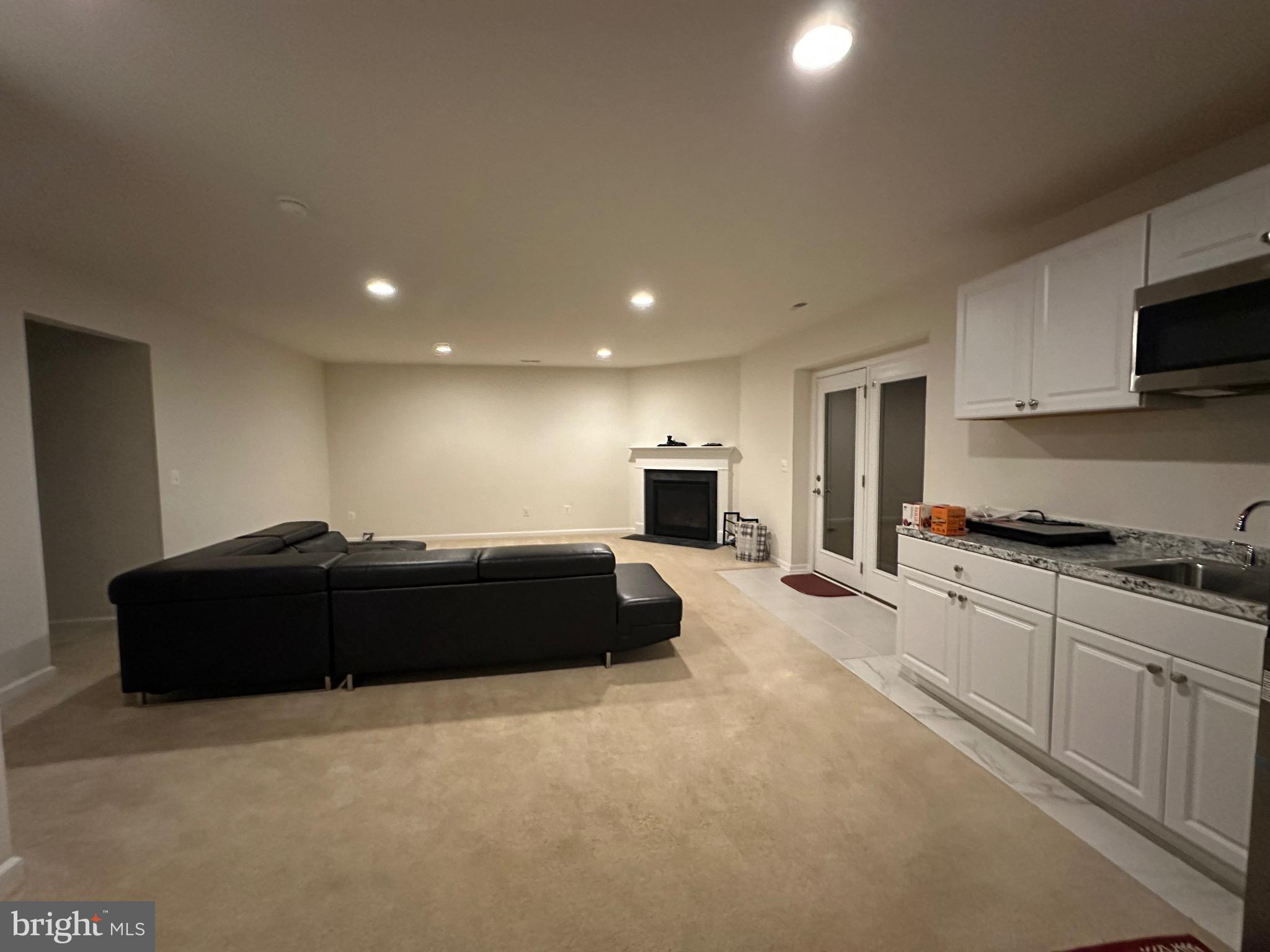 24800 Beardgrass Place Aldie, VA 20105 - Photo 2 of 25 a living room with furniture