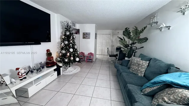 $1,950 | 8860 Fontainebleau Boulevard, Unit 103, Miami, FL 33172