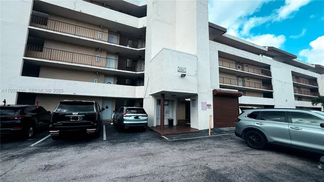 $1,950 | 8860 Fontainebleau Boulevard, Unit 103, Miami, FL 33172