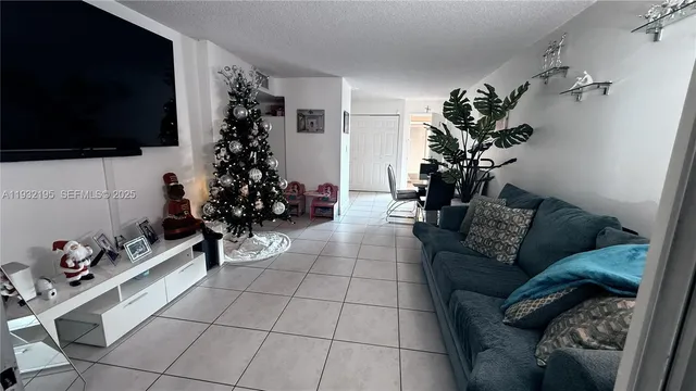 $1,950 | 8860 Fontainebleau Boulevard, Unit 103, Miami, FL 33172