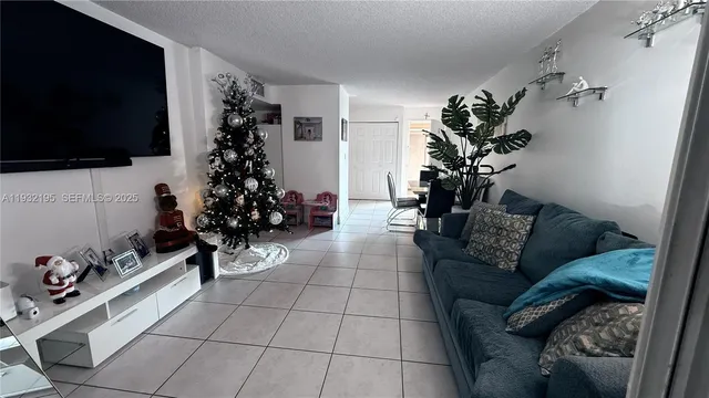 $1,950 | 8860 Fontainebleau Boulevard, Unit 103, Miami, FL 33172