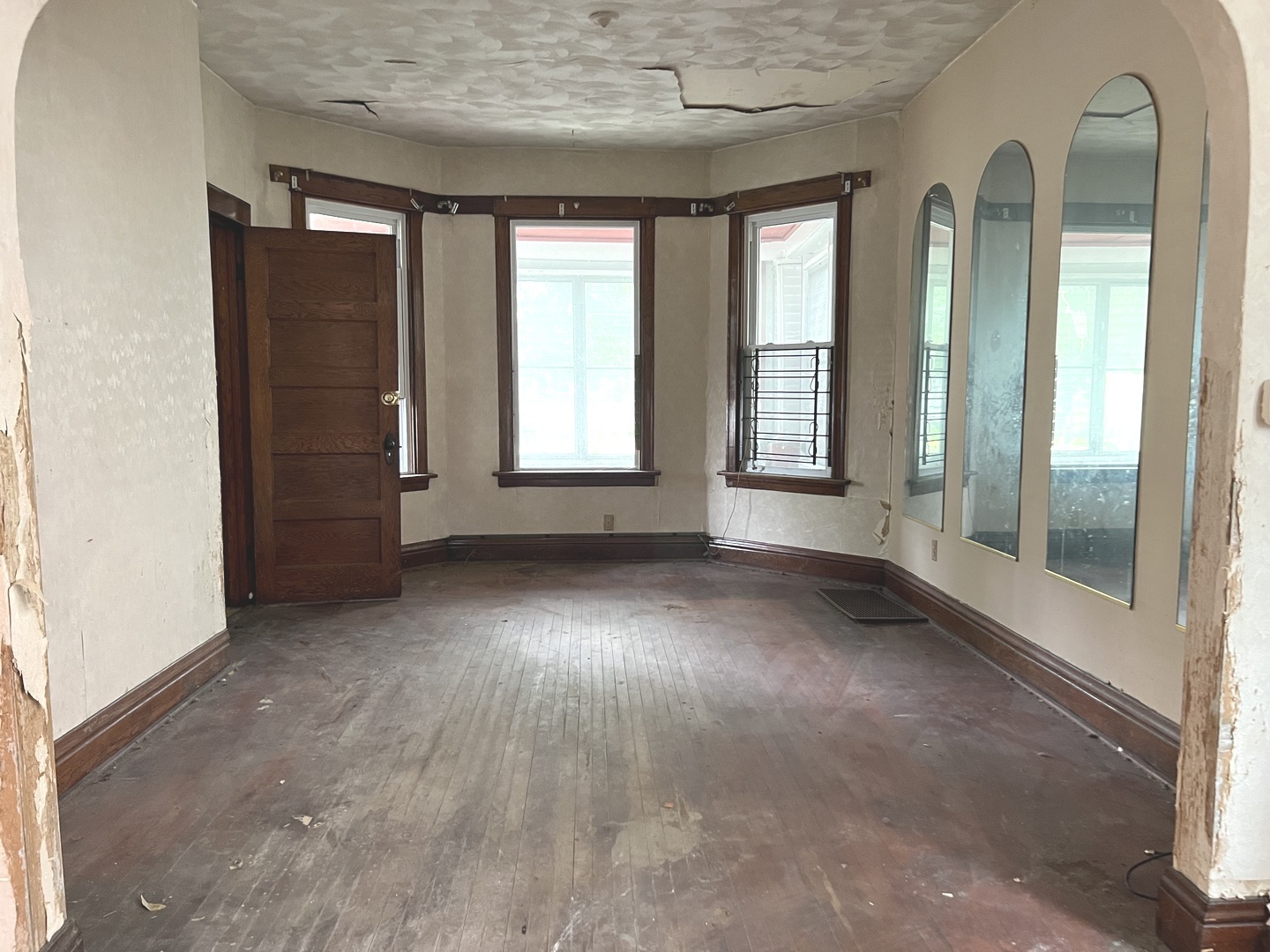 2051 West Marquette Road Chicago, IL 60636 - Photo 4 of 31 Gallery Image 4