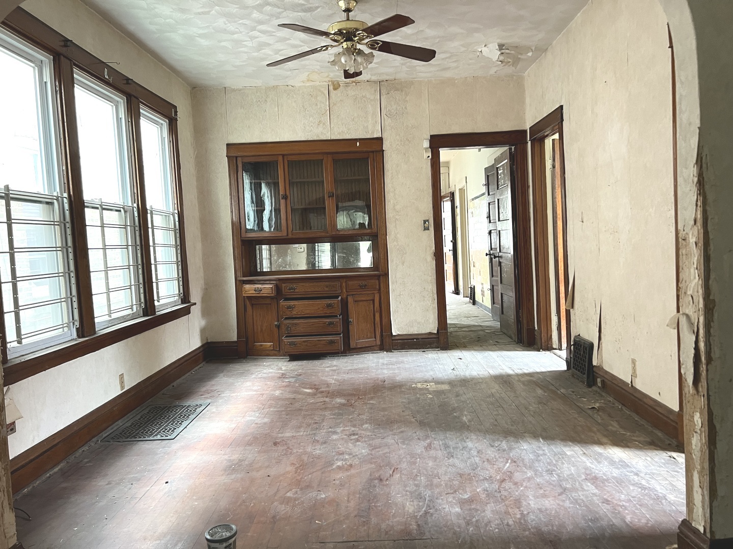 2051 West Marquette Road Chicago, IL 60636 - Photo 5 of 31 Gallery Image 5