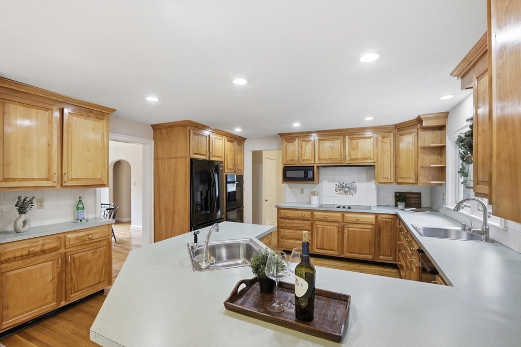 106 Concord Road Bedford, MA 01730 - Photo 6 of 38