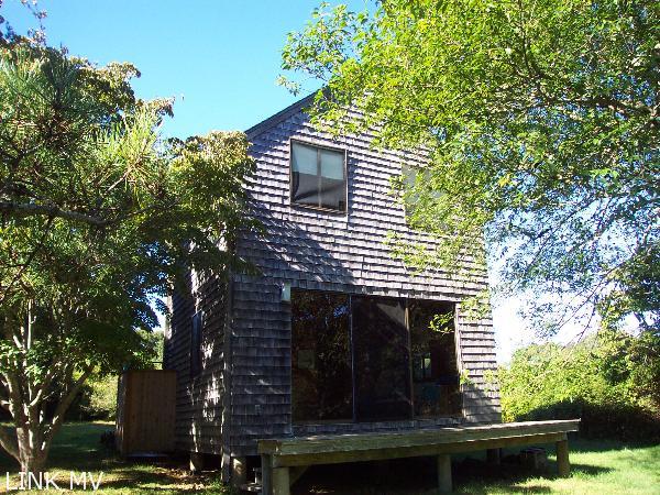 17 Wooton Bassett Road Chilmark, MA 02535 - Photo 11 of 14 http://d1qzqeyxiitrap.cloudfront.net/photos/17083/600/189ddddb.jpg