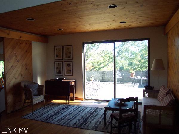 17 Wooton Bassett Road Chilmark, MA 02535 - Photo 5 of 14 http://d1qzqeyxiitrap.cloudfront.net/photos/17083/600/aacfd295.jpg
