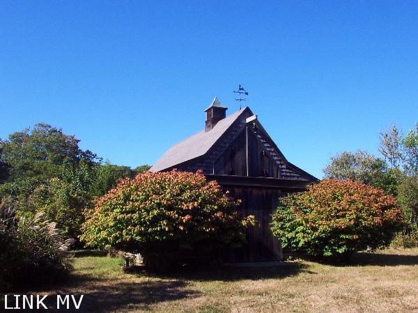17 Wooton Bassett Road Chilmark, MA 02535 - Photo 10 of 14 http://d1qzqeyxiitrap.cloudfront.net/photos/17083/600/f9767285.jpg