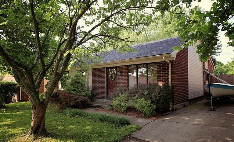 1576 Springfield Drive Lexington, KY 40515 - Photo 2 of 19 2 car driveway