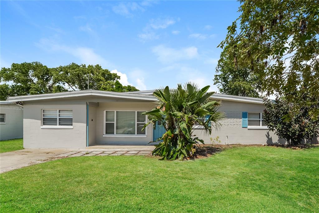 front view of house with a yard