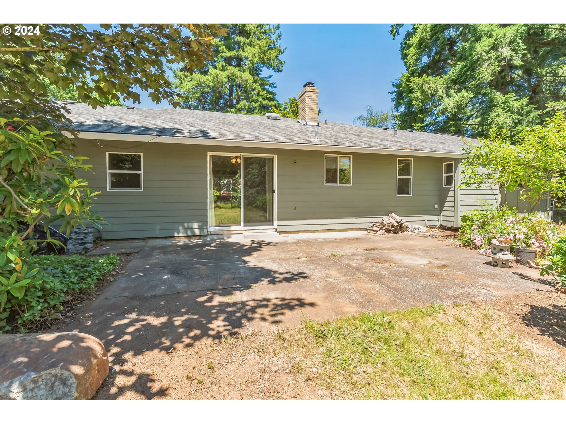 14200 South Caufield Road Oregon City, OR 97045 - Photo 23 of 35 Patio