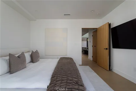 $3,200,000 | 716 1/2 Orchid Avenue, Corona del Mar, CA 92625