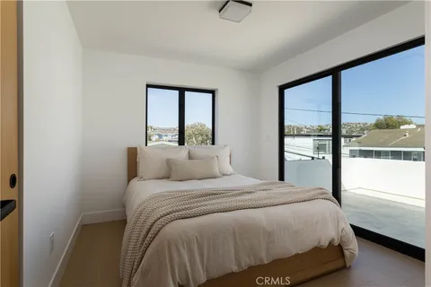 $3,200,000 | 716 1/2 Orchid Avenue, Corona del Mar, CA 92625