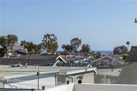 $3,200,000 | 716 1/2 Orchid Avenue, Corona del Mar, CA 92625
