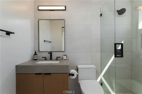 $3,200,000 | 716 1/2 Orchid Avenue, Corona del Mar, CA 92625