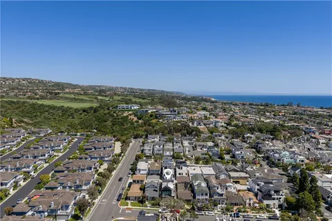 $3,200,000 | 716 1/2 Orchid Avenue, Corona del Mar, CA 92625
