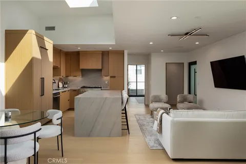 $3,200,000 | 716 1/2 Orchid Avenue, Corona del Mar, CA 92625