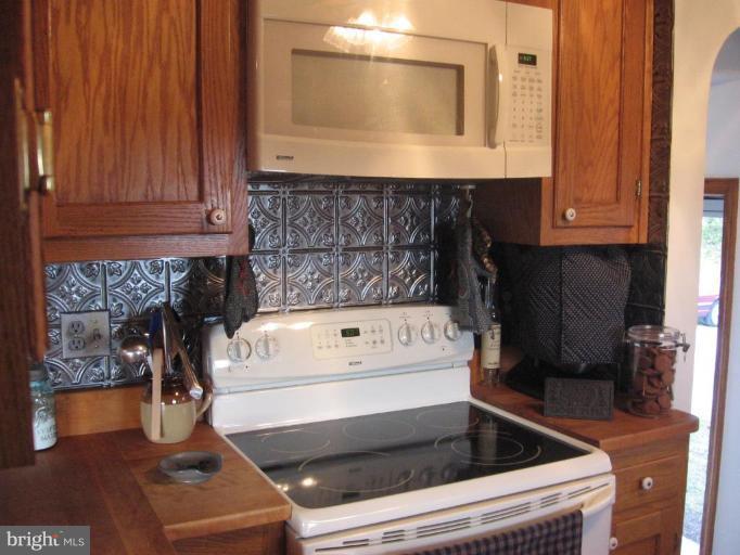 617 Stone Road Westminster, MD 21158 - Photo 22 of 30 New Kit cabinets-Microwave-smooth top Range