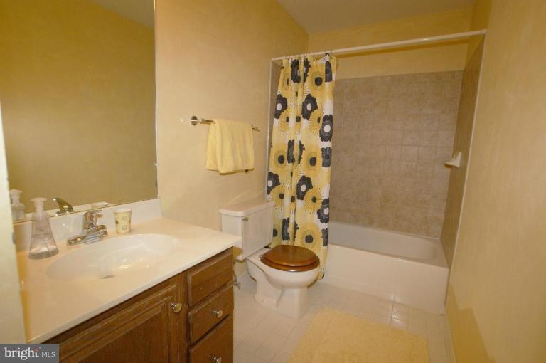 7509 Mullingar Court Springfield, VA 22153 - Photo 2 of 30 Bath #2