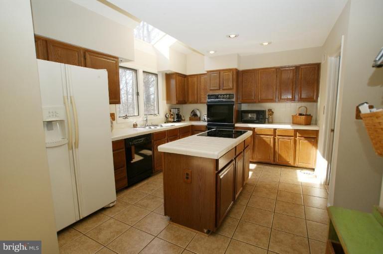 7509 Mullingar Court Springfield, VA 22153 - Photo 25 of 30 Kitchen