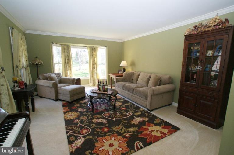 7509 Mullingar Court Springfield, VA 22153 - Photo 10 of 30 Living Room
