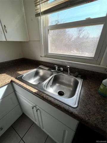 a close view of sink and tap