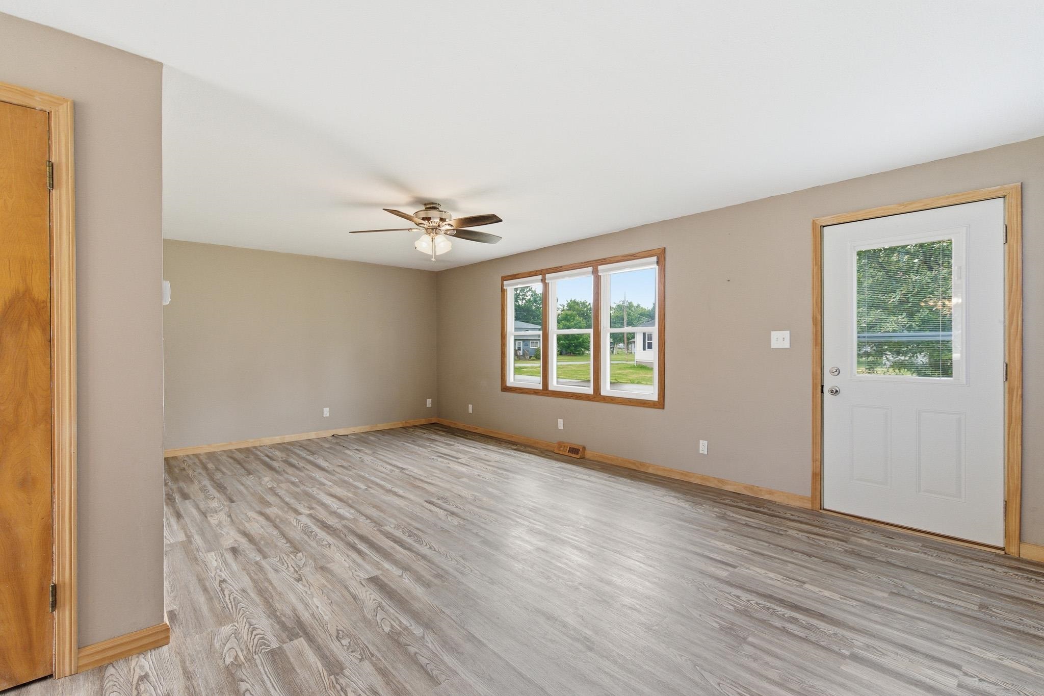 503 11th Street Brodhead, WI 53520 - Photo 3 of 20
