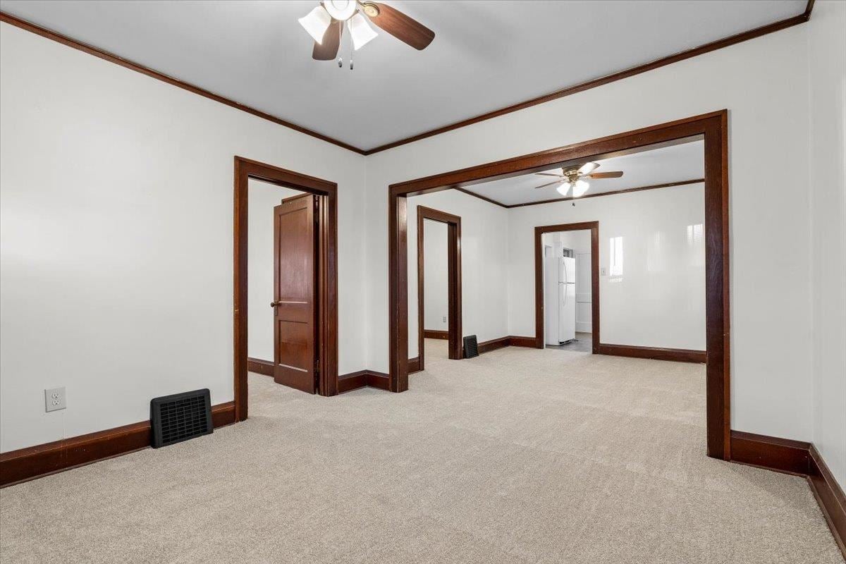 884 Center Point Road Northeast Cedar Rapids, IA 52402 - Photo 4 of 18 Gallery Image 4