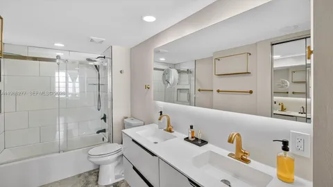 $475,000 | 6450 Collins Avenue, Unit 903, Miami Beach, FL 33141