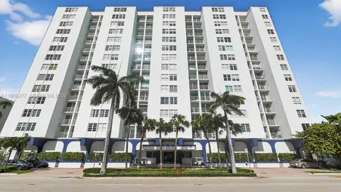 $475,000 | 6450 Collins Avenue, Unit 903, Miami Beach, FL 33141