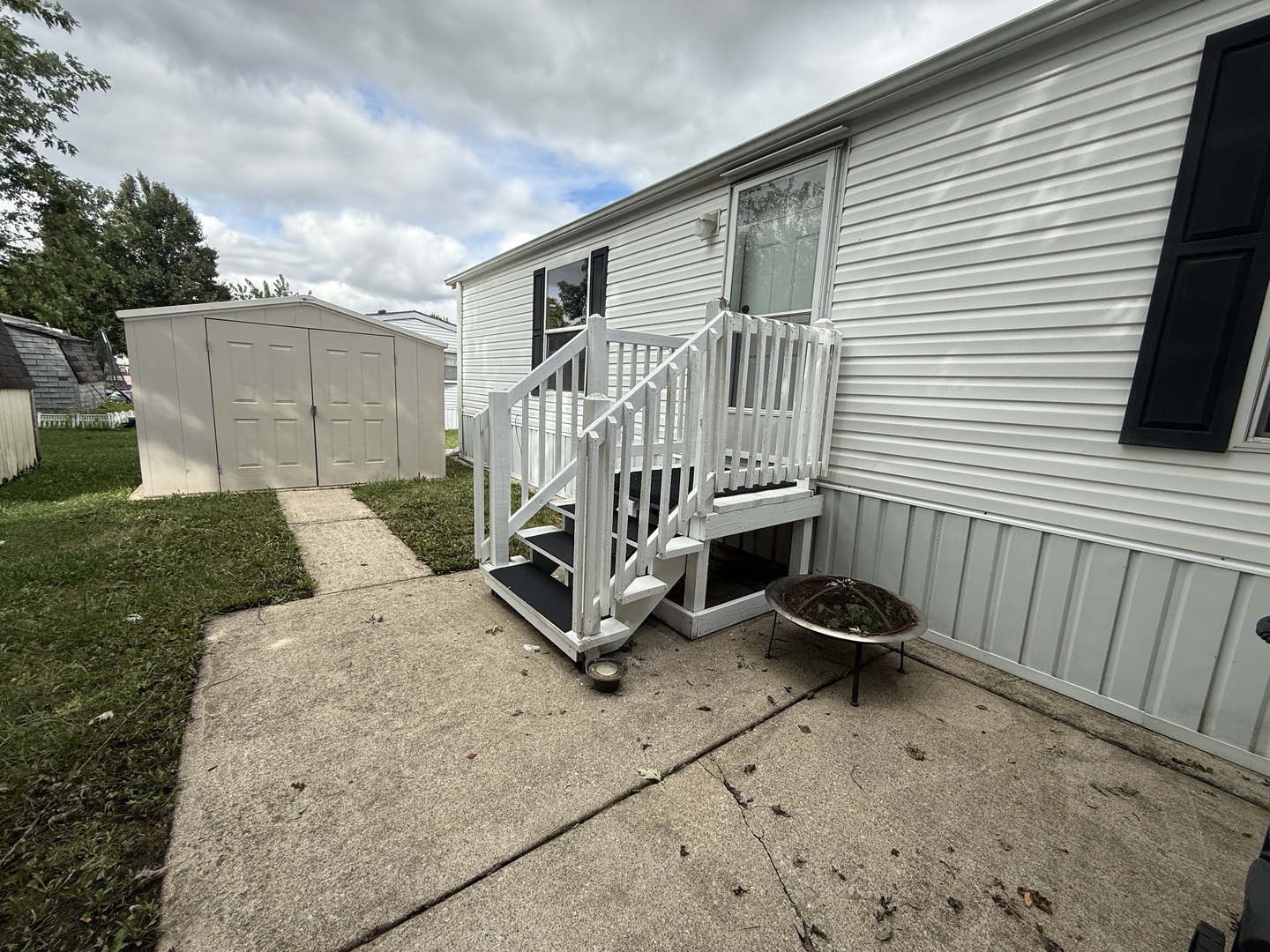 317 Pleasant Terrace Matteson, IL 60443 - Photo 20 of 23 a view of backyard with deck