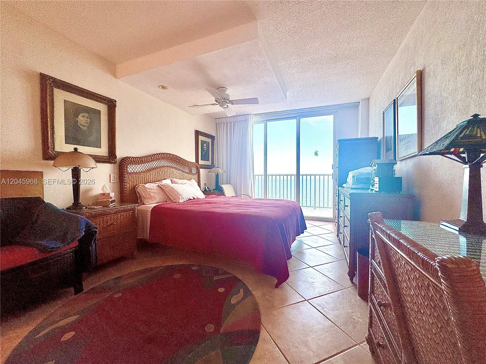 400 North Surf Road, Unit RGB Hollywood, FL 33019 - Photo 10 of 20 SPACIOUS BEDROOM