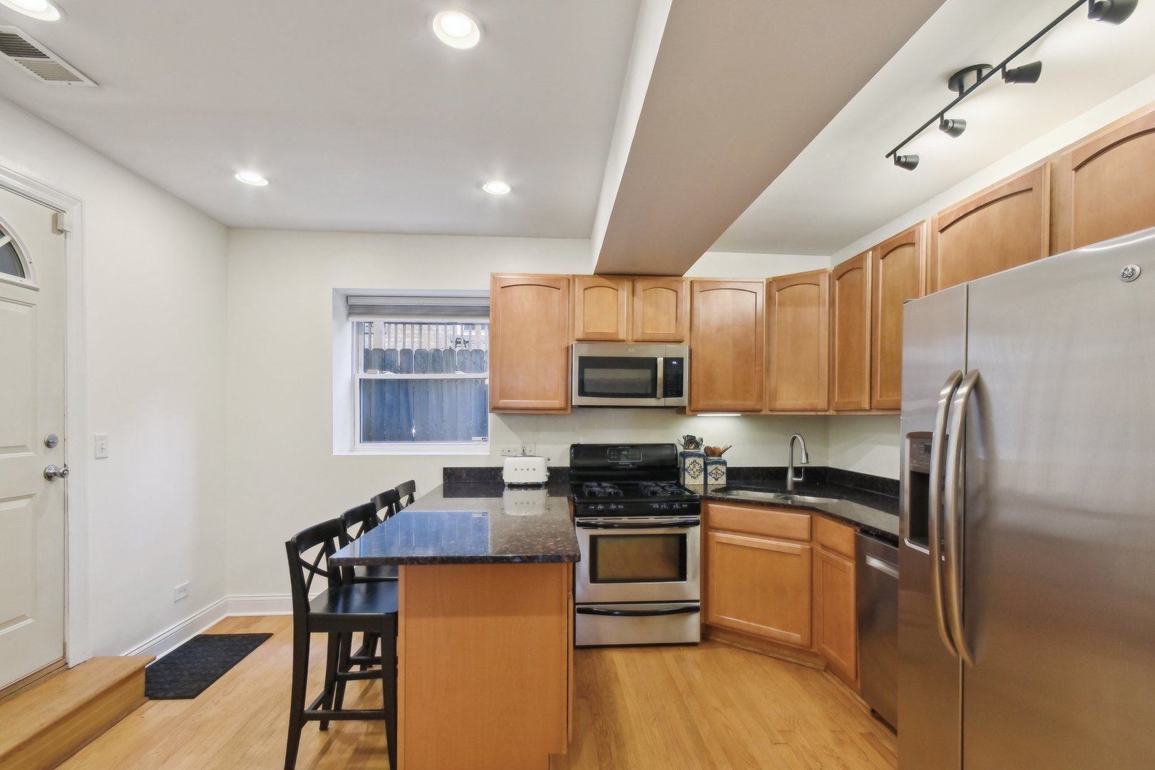 4442 North Hazel Street, Unit T Chicago, IL 60640 - Photo 8 of 30