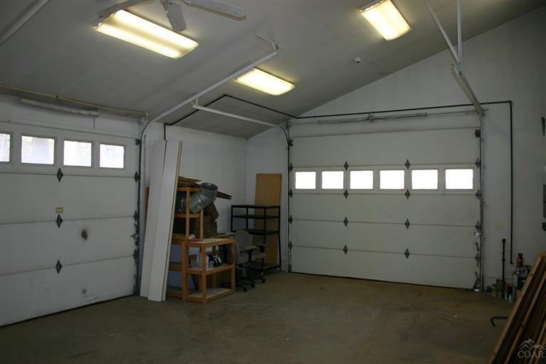 19129 Pumice Butte Road Bend, OR 97702 - Photo 10 of 18 a view of a room with furniture