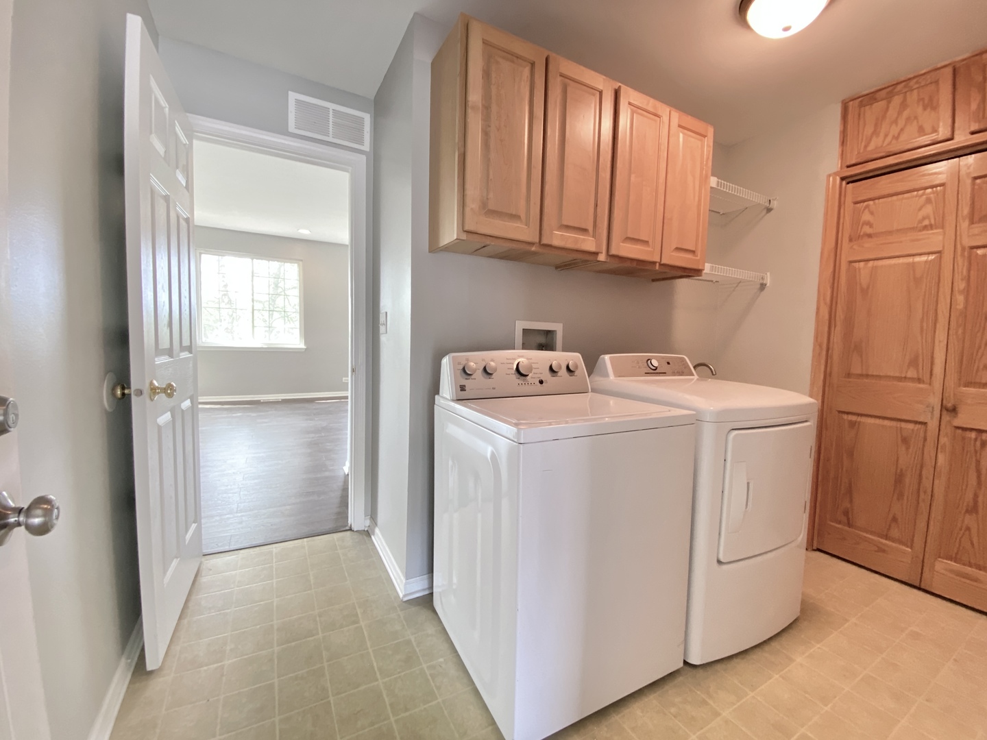 2443 Baldwin Court Aurora, IL 60503 - Photo 19 of 51 a utility room with dryer and washer