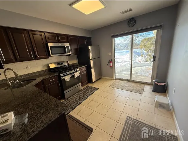 $2,900 | 942 Thomas Avenue, North Brunswick, NJ 08902