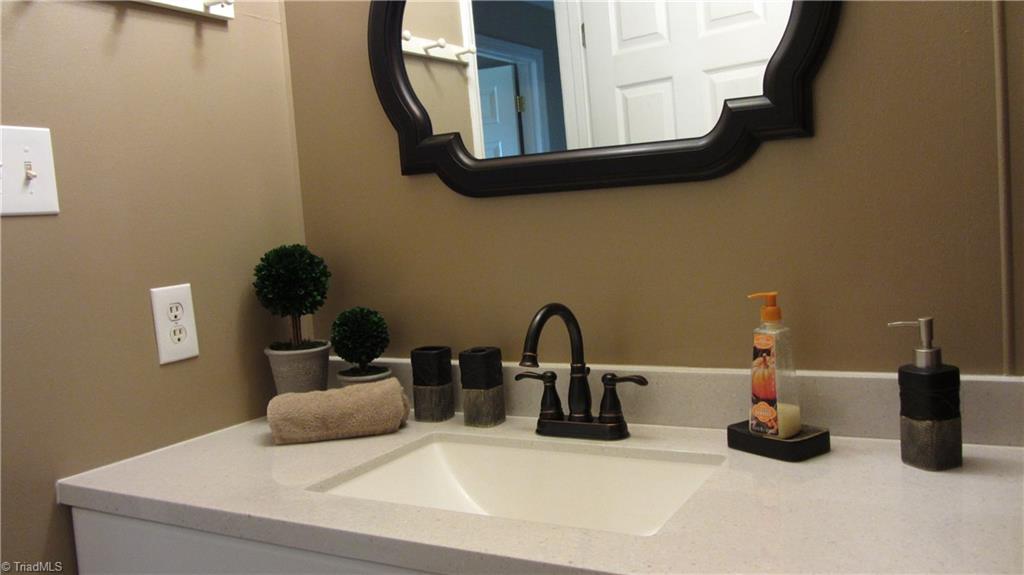 284 Countryside Road Harmony, NC 28634 - Photo 13 of 29 Gallery Image 13