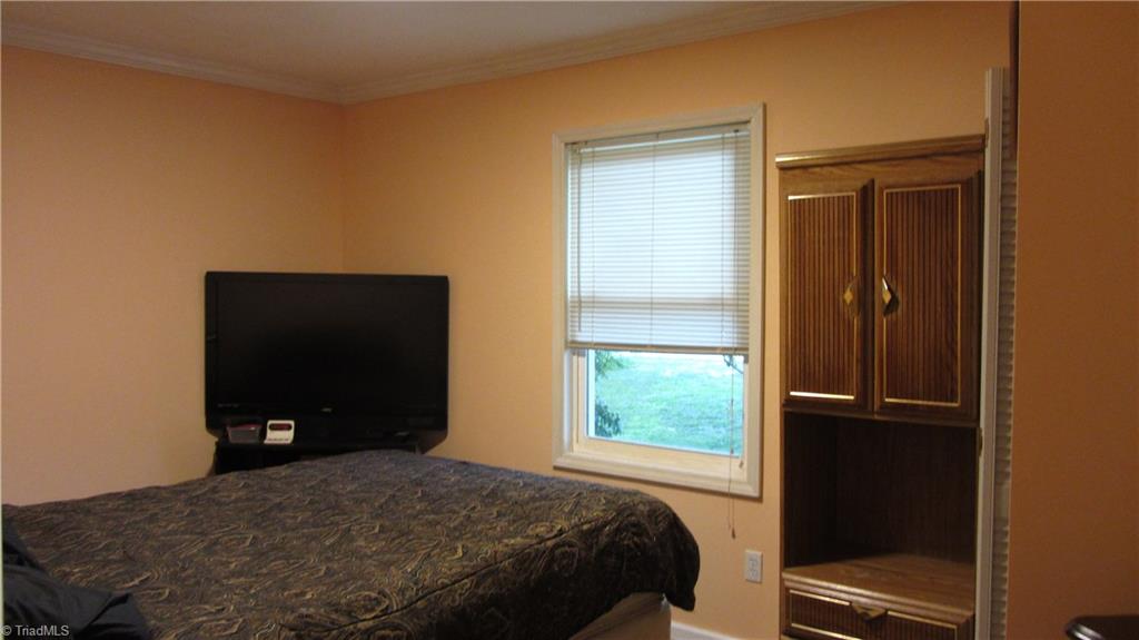 284 Countryside Road Harmony, NC 28634 - Photo 15 of 29 2nd Bedroom