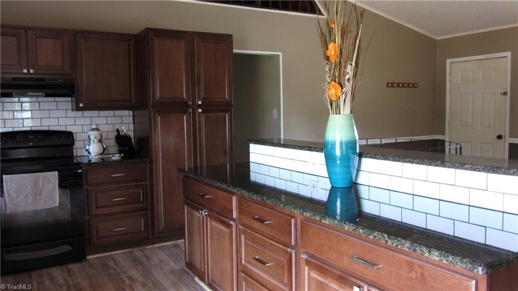 284 Countryside Road Harmony, NC 28634 - Photo 3 of 29 Gallery Image 3
