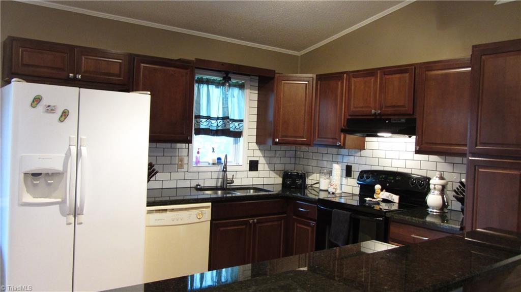 284 Countryside Road Harmony, NC 28634 - Photo 4 of 29 Updated Kitchen