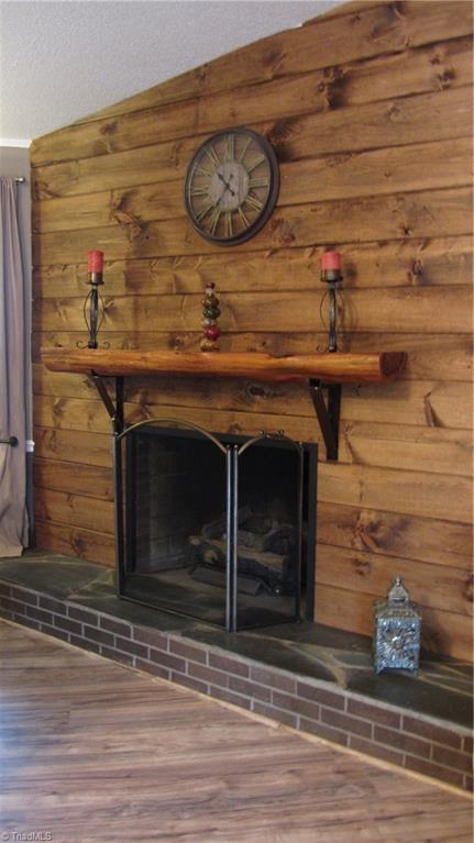 284 Countryside Road Harmony, NC 28634 - Photo 6 of 29 Living Room