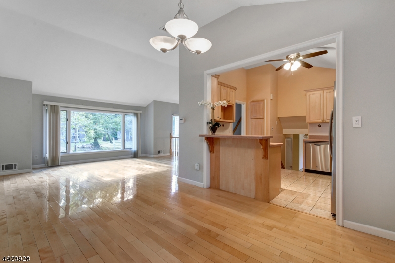 50 Falcon Road Livingston, NJ 07039 - Photo 3 of 15