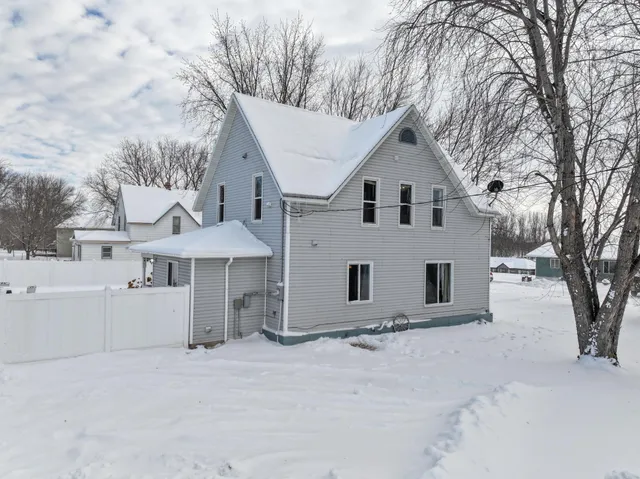 $189,900 | 301 Nelson Street, Cyrus, MN 56323