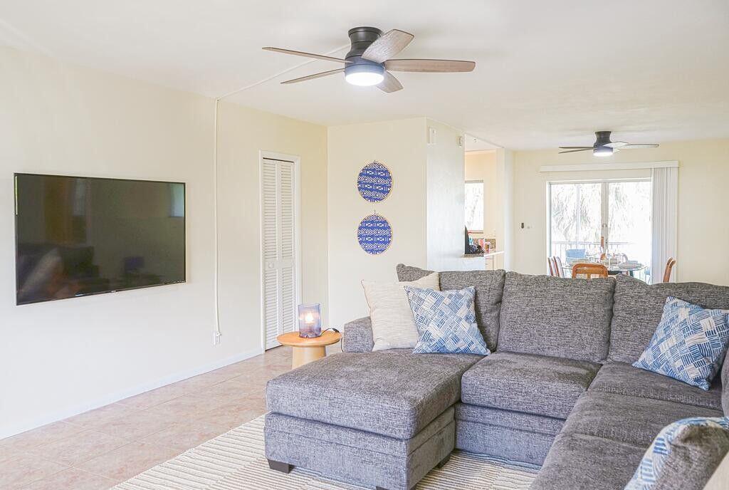 231 Bamboo Road, Unit 1 Palm Beach Shores, FL 33404 - Photo 3 of 27 Living Room