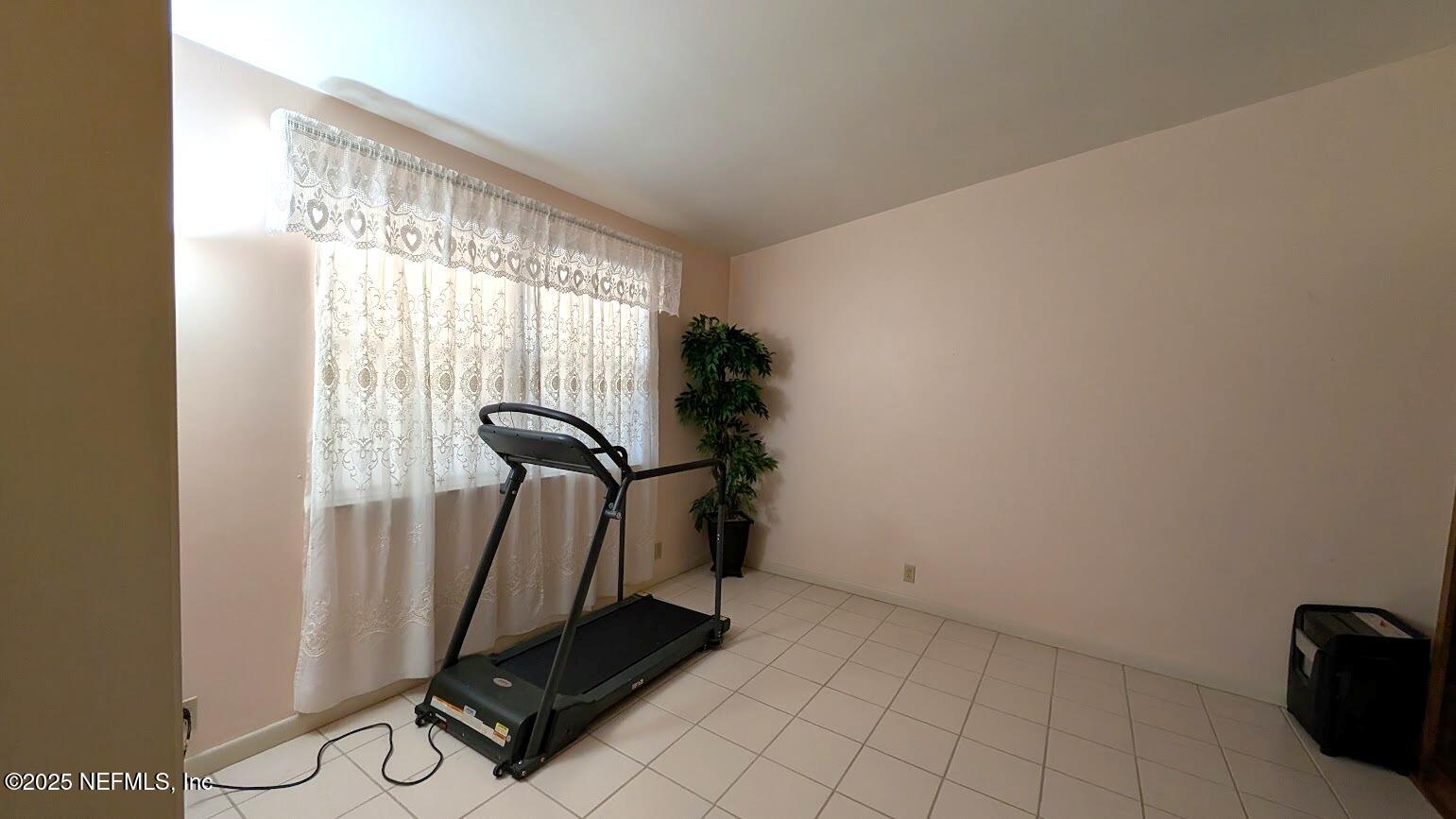 137 Tallow Road Pomona Park, FL 32181 - Photo 14 of 47 a view of a room with gym equipment