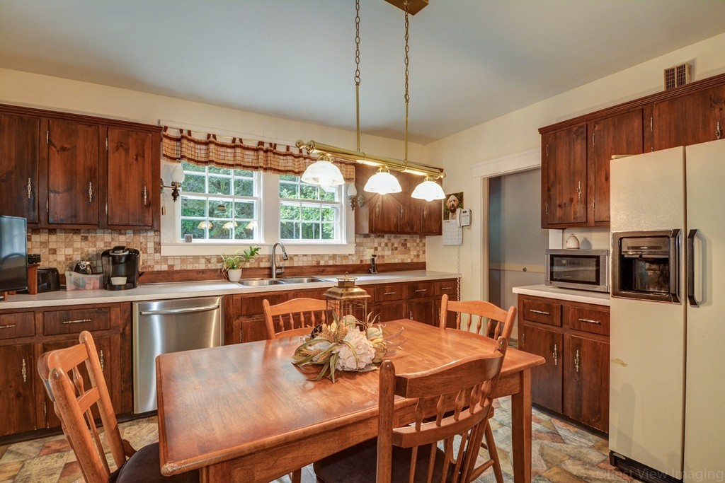 36 Cooper Road Sturbridge, MA 01518 - Photo 8 of 30