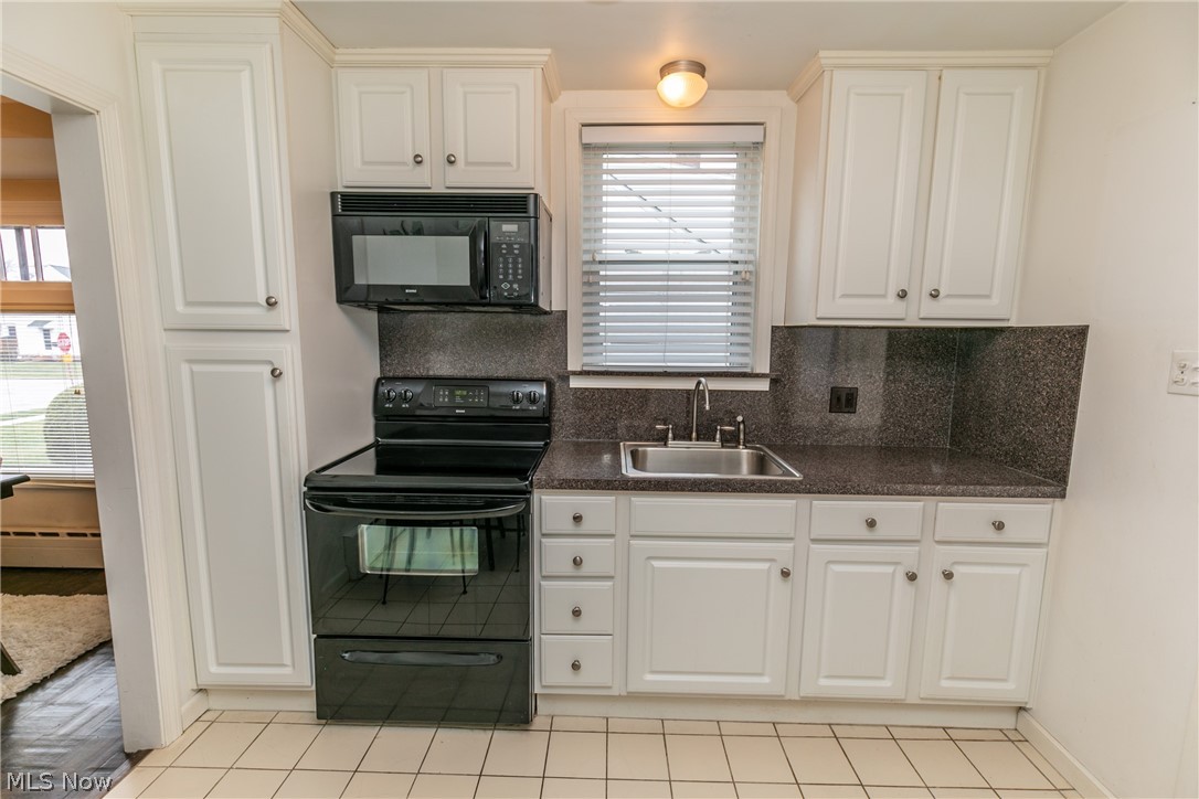 1186 Avondale Road Cleveland, OH 44121 - Photo 11 of 33